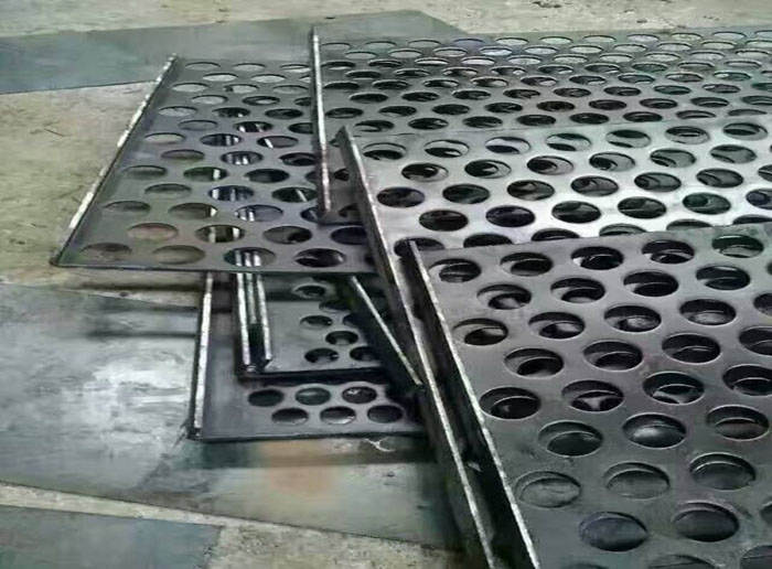 钢板冲孔筛网.jpg